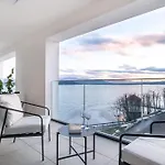 Hotel View & 4*
