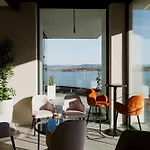 Hotel View & 4*