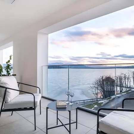 Отель View & 4*