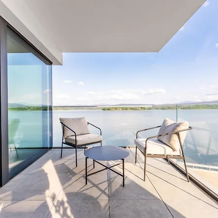 View & 4*